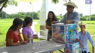 Se avergüenza de su padre por vender helados, pero mira la sorpresa que se llevo.