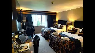 Derwent Manor Hotel #wheelchairtangofoxtrot review: entering the accessible bedroom, beds & heating
