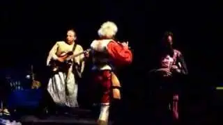 Tri Yann- Dans La Lune Au Fond De L'eau En Concert