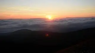 Eguraldi egonkorra, behe hodeiak..
