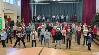 Y5/6 performing ‘Merry Christmas, Everyone’