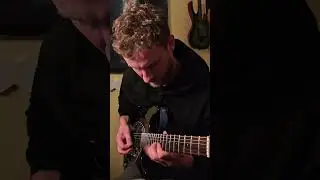 practicing alternate picking scales accending and descending woth metronome on electric guitar