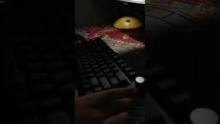 gabut, bukanya belajar buat utbk malah main keyboard haha