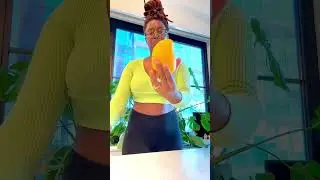 How to Cut an Ata&uacute;lfo Mango! #vegan #mangocutting #howtocutamango