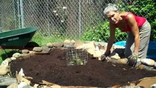 КАК СДЕЛАТЬ САД В ВИДЕ ЗАМОЧНОЙ СКВАЖИНЫ - www.keyholegardens.org - 11of12.MP4