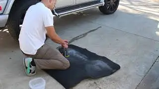 CLEANING OF THE RX7 FD FD3S FILTHY REAR TRUNK MAT - OIL, GREASE DIRT AND EVERYTHING IN BETWEEN.