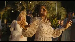 Sheryl Lee Ralph and Bette Midler singing &ldquo;I Can See Clearly Now&rdquo;