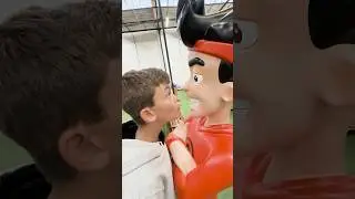 Ele n&atilde;o para de encarar o ENALDINHO