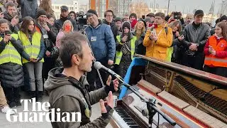 Ukraine&rsquo;s top rock star tours war-torn country