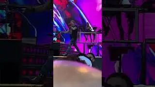 🔥🎸 Guns N&rsquo; Roses Axl Rose still shaking the world at full volume #gunsnroses