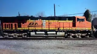 Bnsf 7774 and his horn is broken