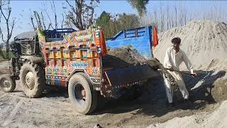 Sand loading tractor trolley in rural Pakistan | Tractor trolley Pakistan