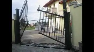 cancelli ad alzata ''THE KINDLY GATE'' in soluzione ELCEN BLOK HQ