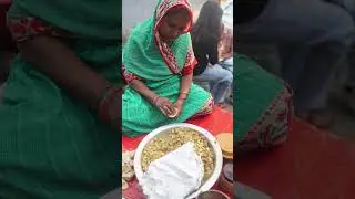 ₹20 ke 5 Mini Samosa & Chai | Yogesh Bhai, CP Delhi