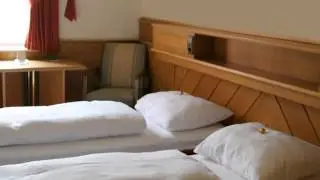 Travel to Australia - Hotel or B&B?