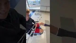 Симулирую перелом ноги, чтобы получить БЕСПЛАТНЫЙ билет в первый класс..👀✈️