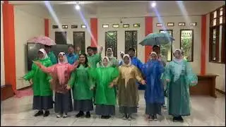 Drama musikalisasi puisi Hujan Bulan Juni' karya Saparji Djoko Damono. Kel.2 kelas 12.1