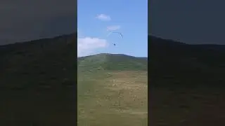 paraglider landing at nine stones mount leinster