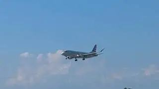 American Airlines 2004 EMBRAER ERJ-170-100 landing at KLEX 
