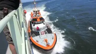 Pilot Boat Departs R/V Atlantis AT26-03