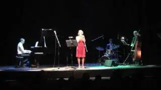 Flavia Astolfi canta C'era una Volta il West.m4v