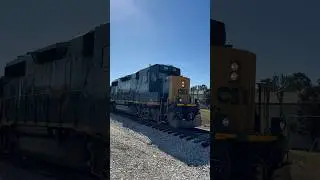 GP38-3 #2004 Takes Y190 Down the Pearson Spur! #shorts
