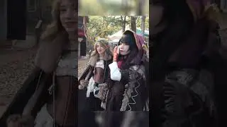Эмиру и Бонни прибывают на ярмарку эпохи Возрождения на день рождения Сира #twitch #shorts