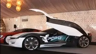 Autos con dise&ntilde;os nunca antes vistos son expuestos durante una exhibici&oacute;n en Dub&aacute;i