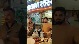 Pehelwan Lassi Banaras #banaras #lassi #rabdi #pehelwan #banarasi #food #thingstotryinbanaras