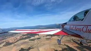 Looping durante el curso de vuelo acrob&aacute;tico en LERM