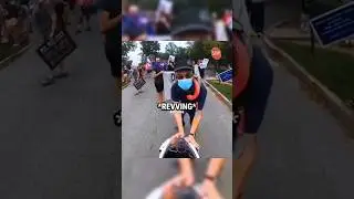 Протестующие пытались остановить его 💀