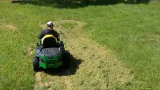 Эта электрическая газонокосилка впечатляет! // John Deere Z370R