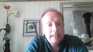 49. En flygende ape gj&oslash;r seg til kjenne? 1/2