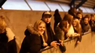 Sj&oslash;lundsskolen - Strandskolen. Vild opbakning fra g&aelig;sternes tilskuere