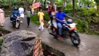 श्री संम्वेद शिखरजी के पहाड़ पे बाइक रुकने का नाम नही ले रही है, bike wale krte hai apni mn mani ,