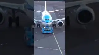 How does an airplane reverse?