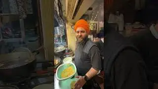 India&rsquo;s Cheapest Most Cheesy Burger in ₹70/- in Amritsar | Indian Street Food