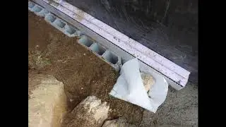 Contre l'humidité : drain sur toute la hauteur du mur Nord