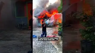 PANIKK! Bapak Ini Siram Rumah lain Saat Kebakaran #shorts #kebakaran #trendingshorts