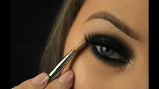 Beauty Hack! One Brush Black Smokey Eye for Beginners | Drugstore Makeup