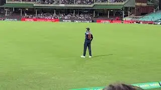 Virat Kohli fielding on the boundary @ SCG and crowd going crazy