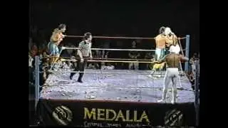 WWC: Super M&eacute;dicos vs. Rougeau Brothers (Jacques & Raymond) (1990)