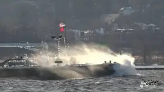 Rhinecliff ~ Bargesplash
