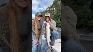 New video is out!! 😍🐟 #fishingbuddy #girlsfishing #salmon #fishing #fishingvideos #redneck #alaska