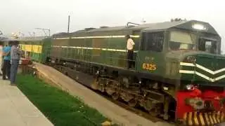 Karakoram Express 42DN Departure from Faisalabad (16-08-2015)