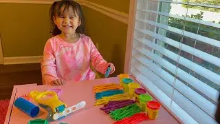 UNBOXING,PLAYING , MOLDING AND IDENTIFYING COLOR USING  PLAY-DOH MODELING COMPOUND ACADEMY REVIEW