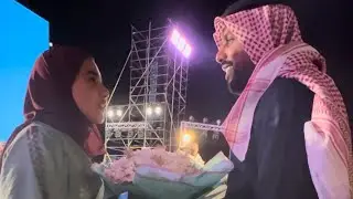 حامد زيد يفي بوعده بعد 8 سنوات لعزّة الحارثي ويحقق امنيتها ( اجمل مقطع في #امسية #مهرجان_صحار )