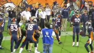 Peyton Manning throws touchdown #509 - breaks NFL record (live from stadium!)