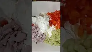 ROLADKI Z TORTILLI Z SEREM, SZYNKĄ, PAPRYKĄ I OG&Oacute;RKIEM