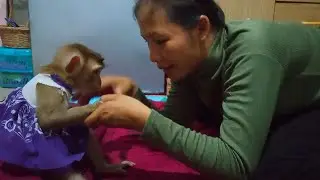 Happiness time! Ella playing with mom after drink milk in the morning